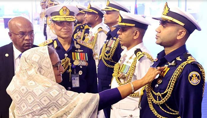 কোস্টগার্ড পদক অর্জন করলেন বানারীপাড়ার কৃতি সন্তান রেদওয়ান